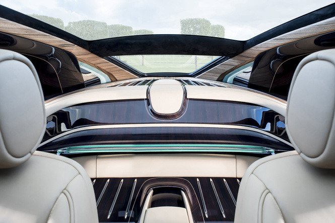 Самый дорогой в мире Rolls-Royce построили для таинственного коллекционера Самый дорогой в мире Rolls-Royce построили для таинственного коллекционера