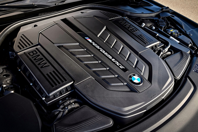 BMW M760Li xDrive: 12 цилиндров седьмой серии BMW M760Li xDrive: 12 цилиндров седьмой серии