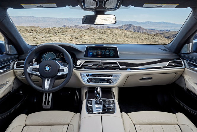 BMW M760Li xDrive: 12 цилиндров седьмой серии BMW M760Li xDrive: 12 цилиндров седьмой серии