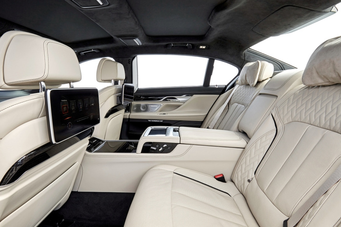 BMW M760Li xDrive: 12 цилиндров седьмой серии BMW M760Li xDrive: 12 цилиндров седьмой серии