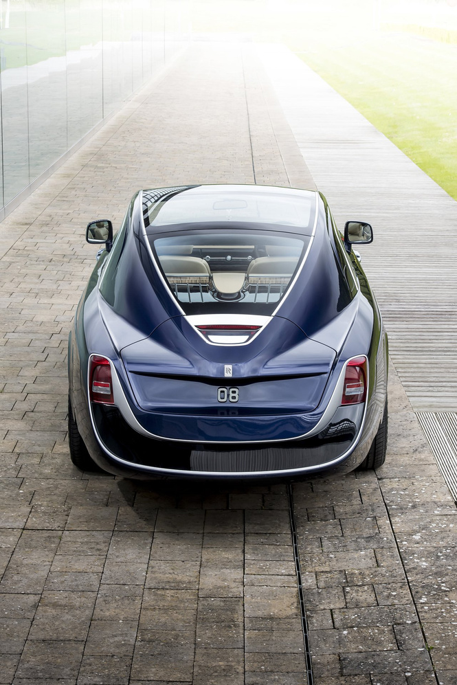 Самый дорогой в мире Rolls-Royce построили для таинственного коллекционера Самый дорогой в мире Rolls-Royce построили для таинственного коллекционера