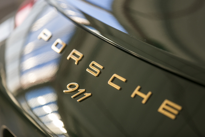 Миллионный Porsche 911 стилизовали под модель 50-летней давности Миллионный Porsche 911 стилизовали под модель 50-летней давности