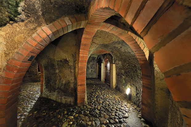 Фото №7 - 8 красивых и странных подземных городов