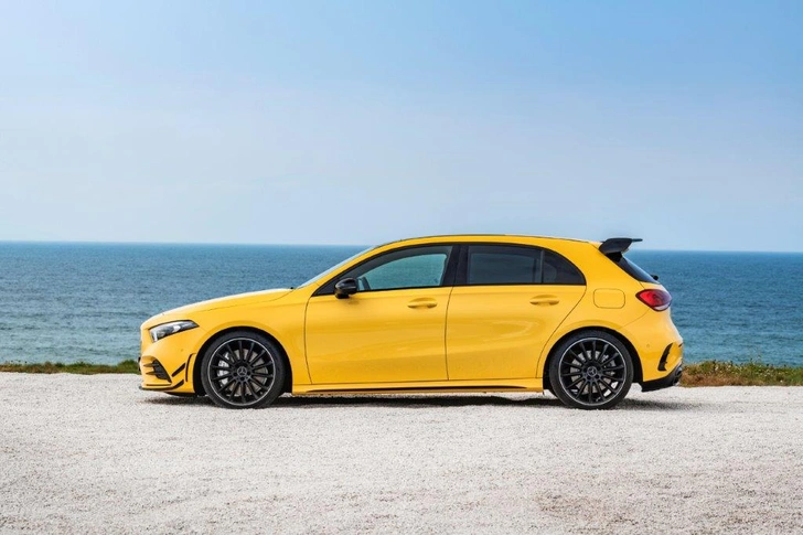 Mercedes-AMG A35: солнечный зайчик