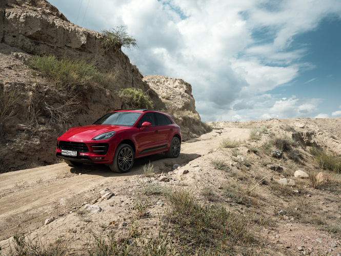 Однажды Porsche Macan пришел в мир, чтобы нас удивить. И до сих пор не может остановиться. Однажды Porsche Macan пришел в мир, чтобы нас удивить. И до сих пор не может остановиться.