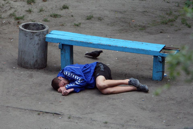 Фотограф 10 лет снимал одну и ту же скамейку. И вот что у него получилось! Фотограф 10 лет снимал одну и ту же скамейку. И вот что у него получилось!