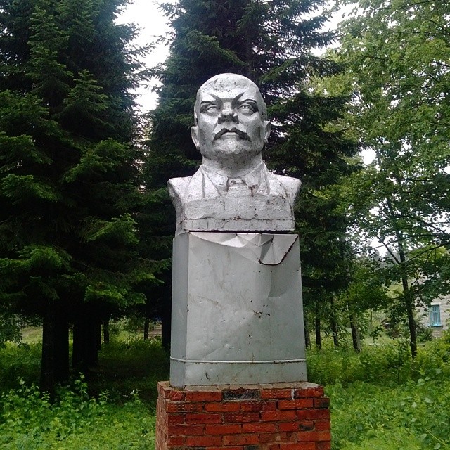 Фото №16 - Самые дурацкие памятники Ленину