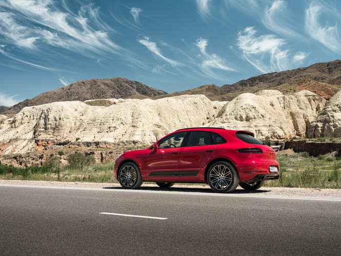 Однажды Porsche Macan пришел в мир, чтобы нас удивить. И до сих пор не может остановиться. Однажды Porsche Macan пришел в мир, чтобы нас удивить. И до сих пор не может остановиться.