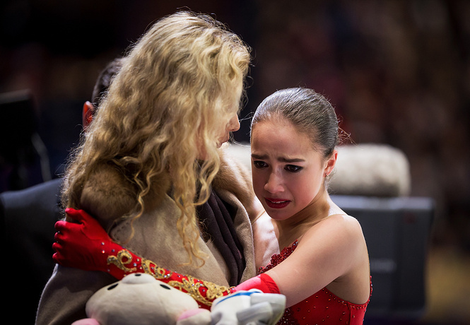 Что случилось, Алина? Золотая девочка провалила чемпионат мира Что случилось, Алина? Золотая девочка провалила чемпионат мира