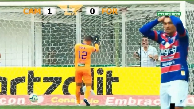 Самый «крутой» автогол сезона: футболист забил в свои ворота с центра поля (видео)