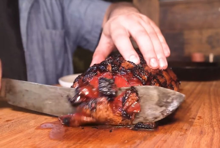В нью-йоркском ресторане подают копченый арбуз, а выглядит он как копченое мясо (Видео)