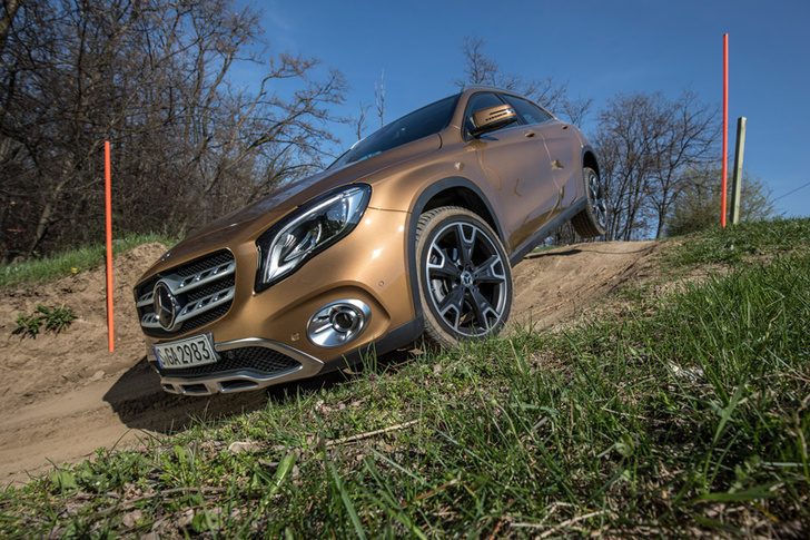 Лезем на Mercedes GLA туда, куда нельзя