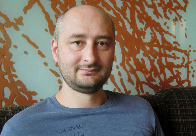 Аркадий Бабченко жив! И дал пресс-конференцию, на которой все объяснил (ВИДЕО) Аркадий Бабченко жив! И дал пресс-конференцию, на которой все объяснил (ВИДЕО)