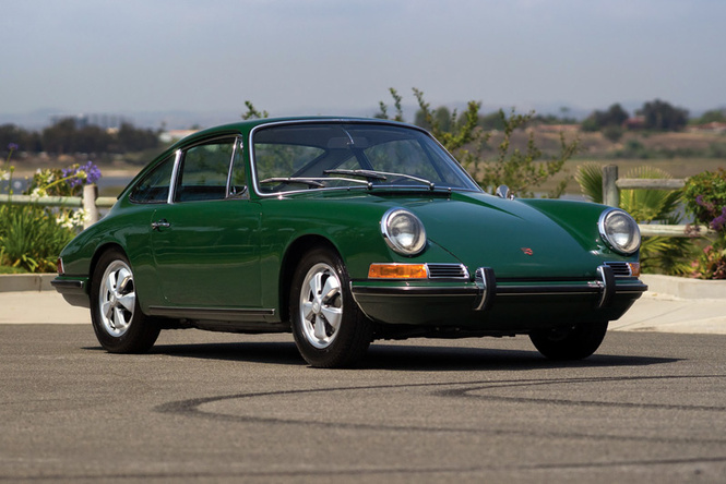 Миллионный Porsche 911 стилизовали под модель 50-летней давности Миллионный Porsche 911 стилизовали под модель 50-летней давности