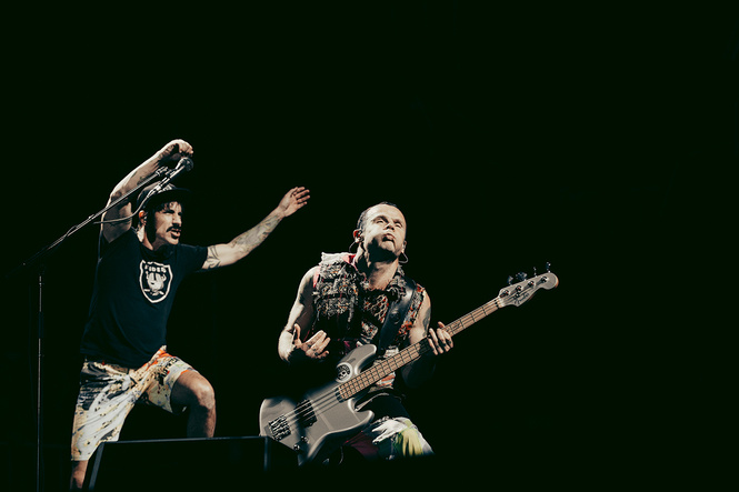 Что творилось на недавних концертах Red Hot Chili Peppers, Ланы Дель Рей, «Сплина» и других рокеров Что творилось на недавних концертах Red Hot Chili Peppers, Ланы Дель Рей, «Сплина» и других рокеров