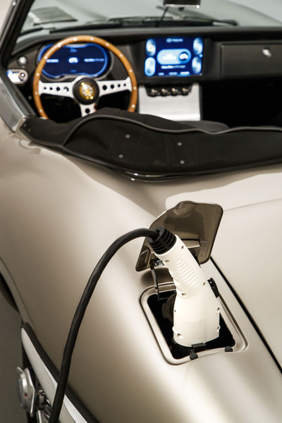 Jaguar выпустит электрическую версию легендарного E-Type