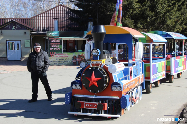 В Омске детский паровозик катался по парку под Rammstein и прославился на всю страну (видео)