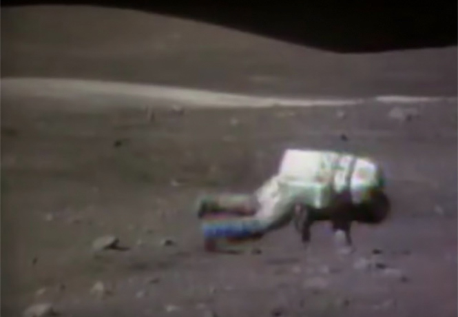 Видеоподборка астронавтов, падающих на Луне