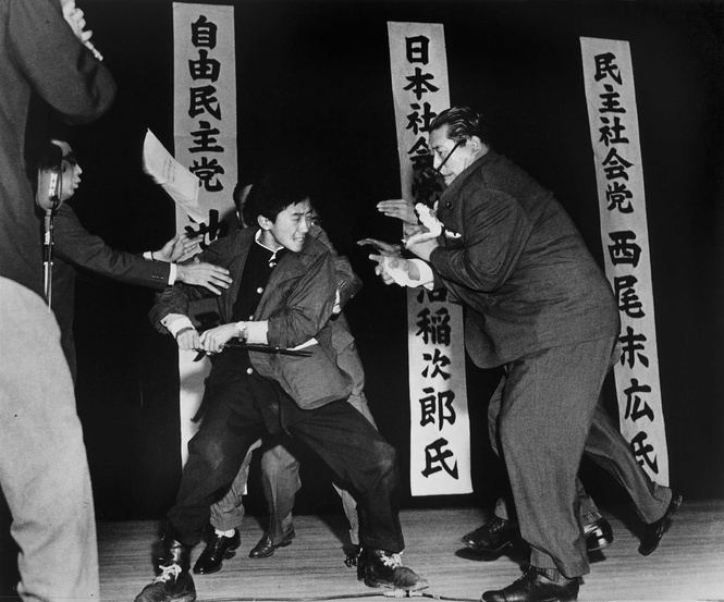 История одной фотографии: покушение на японского политика в октябре 1960 года История одной фотографии: покушение на японского политика в октябре 1960 года