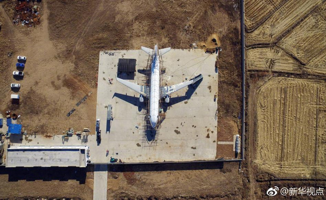 Китаец построил полноразмерную картонную копию Airbus A-320 (фото) Китаец построил полноразмерную картонную копию Airbus A-320 (фото)