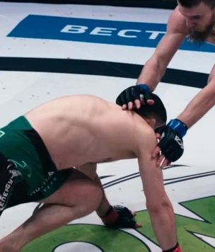 Российскому бойцу MMA «Мотиватору» сломали ногу в первую же минуту, но он выстоял четыре раунда (видео)