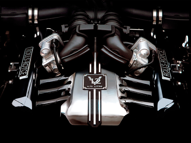 Из ворот завода в Гудвуде выехал последний Rolls-Royce Phantom VII Из ворот завода в Гудвуде выехал последний Rolls-Royce Phantom VII