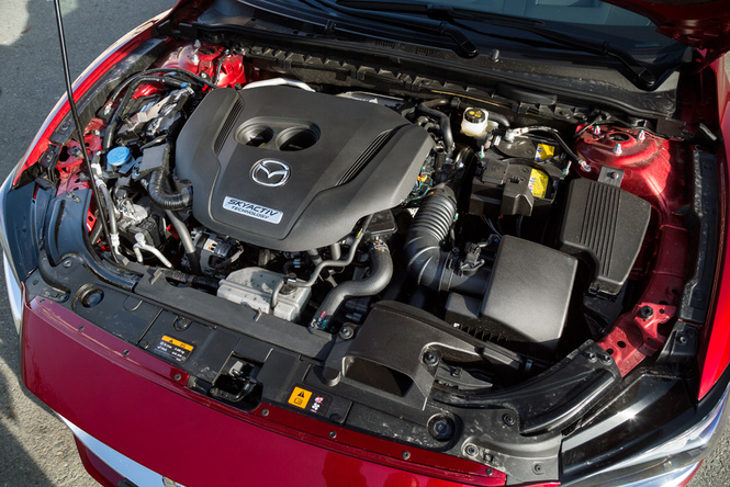 Mazda 6 козыряет русским паспортом Mazda 6 козыряет русским паспортом