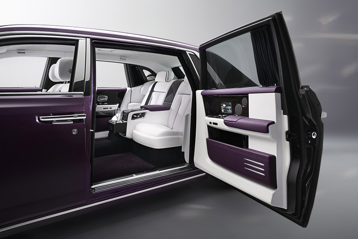 Rolls-Royce Phantom VIII: представлен самый роскошный автомобиль от начала времен