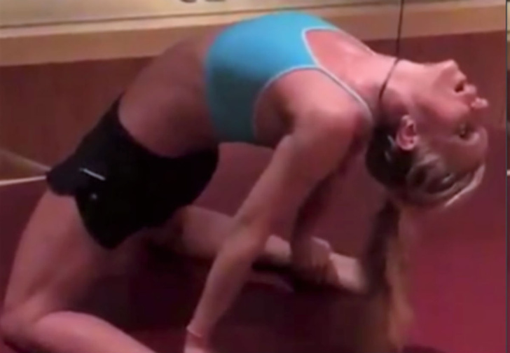 Бритни Спирс демонстрирует чудеса гибкости во внезапном видео