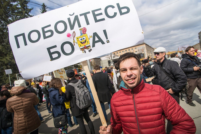 Запрещена в России: плакаты первомайской Монстрации — 2017 Запрещена в России: плакаты первомайской Монстрации — 2017