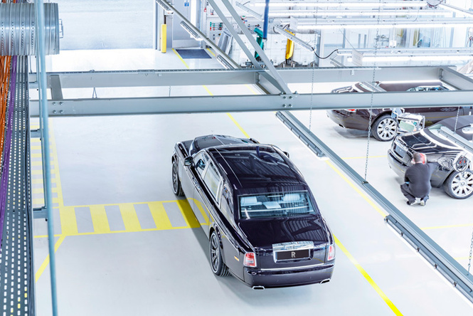 Из ворот завода в Гудвуде выехал последний Rolls-Royce Phantom VII Из ворот завода в Гудвуде выехал последний Rolls-Royce Phantom VII