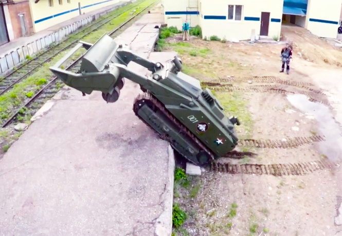 Дроид полка! Роботизированный комплекс «Уран»: воюет как настоящий, но управляется с планшета! Дроид полка! Роботизированный комплекс «Уран»: воюет как настоящий, но управляется с планшета!