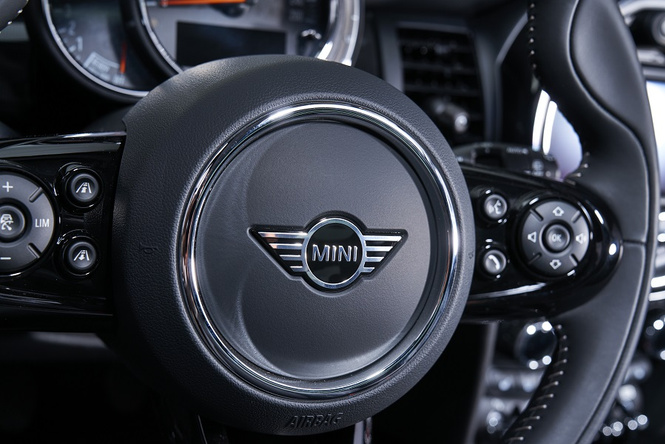 Новое поколение: MINI 3 двери, MINI 5 дверей и MINI Cabrio Новое поколение: MINI 3 двери, MINI 5 дверей и MINI Cabrio