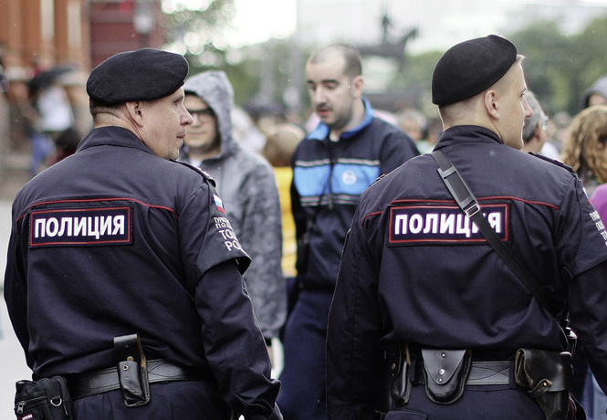 Полицейский отвечает на глупые вопросы Полицейский отвечает на глупые вопросы