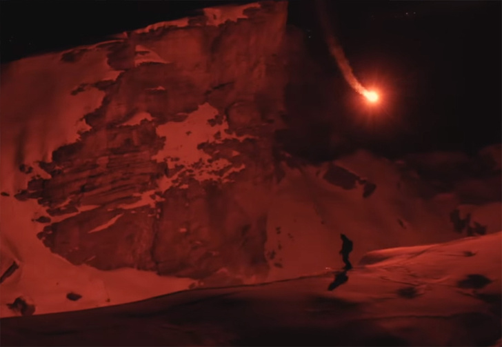 Швейцарский лыжник создал «портативное солнце» для катания в горах по ночам (видео)