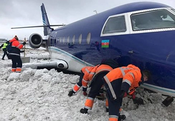 Самолет выкатился за пределы полосы при посадке в Шереметьеве (видео не для аэрофобов)