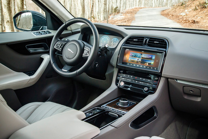 Jaguar F-Pace: кроссовер как предчувствие Jaguar F-Pace: кроссовер как предчувствие