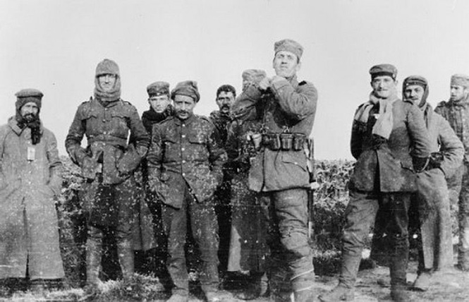 Германские и британские солдаты в часы затишья