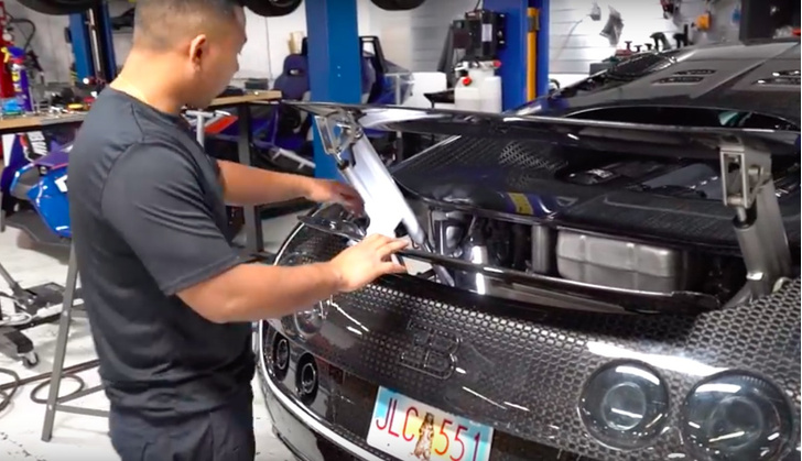 Как выглядит замена масла на Bugatti Veyron (видео)