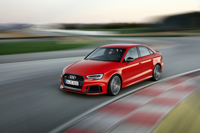 Audi RS3 задирает планку Audi RS3 задирает планку