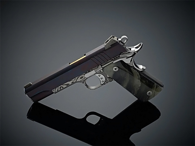 Оружейники из Cabot Guns сделали пистолет из доисторического метеорита и дамасской стали Оружейники из Cabot Guns сделали пистолет из доисторического метеорита и дамасской стали