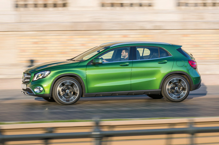 Лезем на Mercedes GLA туда, куда нельзя