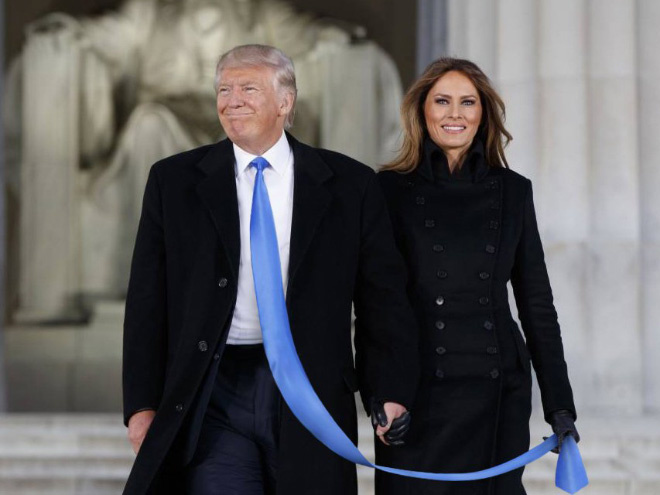 Странная тенденция моды от Дональда Трампа — невероятно длинные галстуки! Странная тенденция моды от Дональда Трампа — невероятно длинные галстуки!