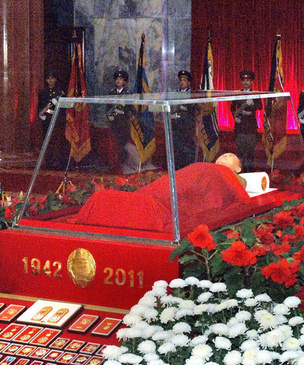 Русские ученые помогают поддерживать мумии Ким Ир Сена и Ким Чен Ира в приличном состоянии