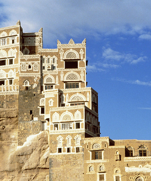 Идея для отпуска: наскальный замок Дар-аль-Хаджар