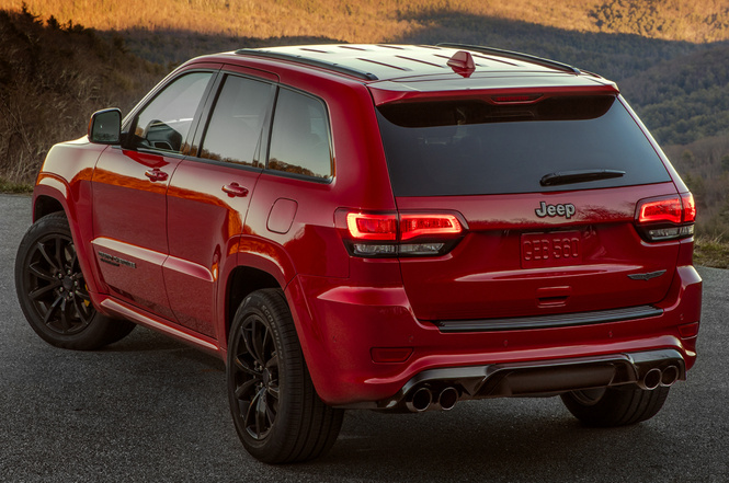 На нашу планету вторгся 717-сильный Jeep Grand Cherokee На нашу планету вторгся 717-сильный Jeep Grand Cherokee
