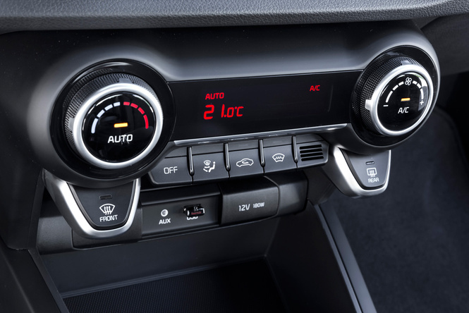 Не узнал? А это, между прочим, Kia Rio Не узнал? А это, между прочим, Kia Rio