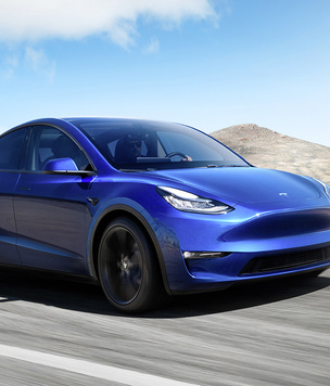 Tesla Model Y: история  с именем