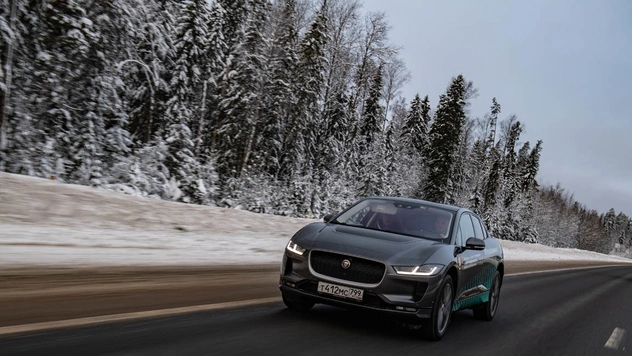 Электричкой из Москвы до Питера на чистой энергии Jaguar I-Pace