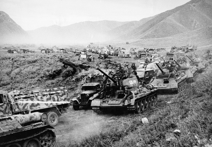 Советские танки в Манчьжурии, 1945 год